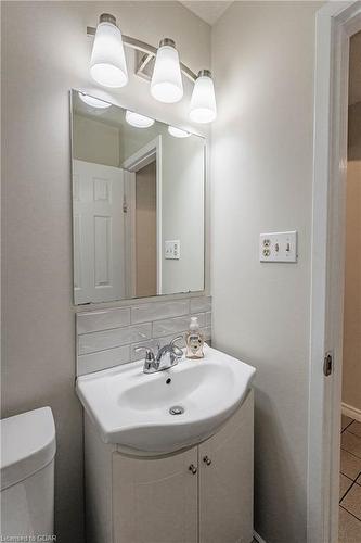 7-125 Janefield Avenue, Guelph, ON - Indoor Photo Showing Bathroom