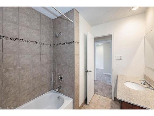 7-125 Janefield Avenue, Guelph, ON - Indoor Photo Showing Bathroom