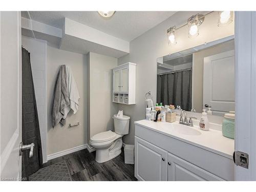 7-125 Janefield Avenue, Guelph, ON - Indoor Photo Showing Bathroom