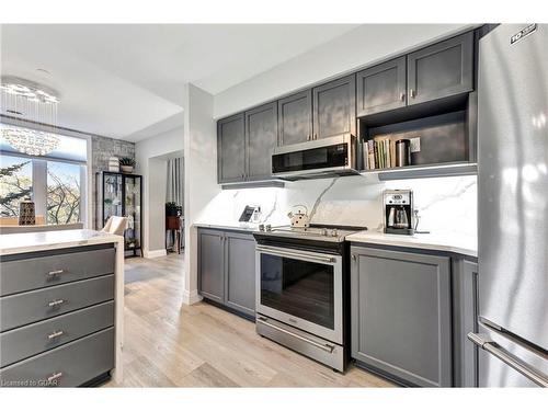 108-71 Bayberry Drive, Guelph, ON - Indoor Photo Showing Kitchen With Stainless Steel Kitchen