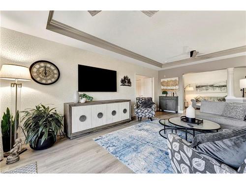 108-71 Bayberry Drive, Guelph, ON - Indoor Photo Showing Living Room