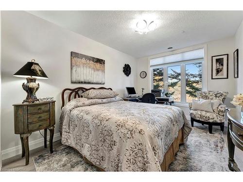 108-71 Bayberry Drive, Guelph, ON - Indoor Photo Showing Bedroom