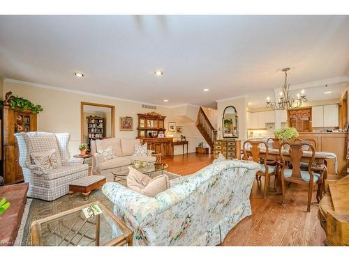 43 Mont Street, Guelph, ON - Indoor Photo Showing Living Room