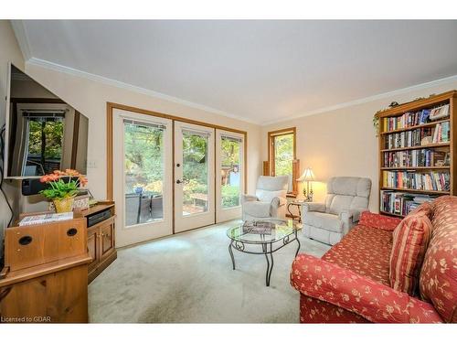 43 Mont Street, Guelph, ON - Indoor Photo Showing Living Room