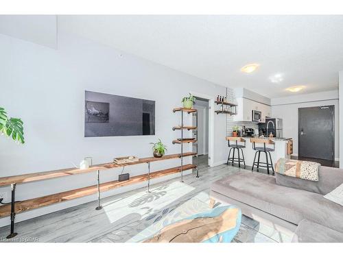 801-53 Arthur Street S, Guelph, ON - Indoor Photo Showing Living Room