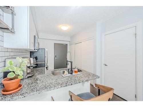 801-53 Arthur Street S, Guelph, ON - Indoor Photo Showing Kitchen