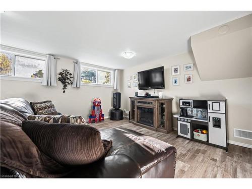 67 Rosewood Avenue, Guelph, ON - Indoor Photo Showing Living Room