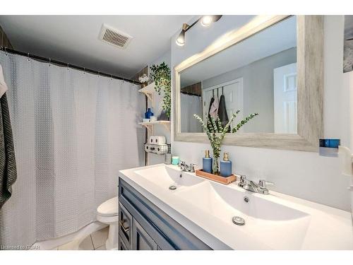 174 Windflower Drive, Kitchener, ON - Indoor Photo Showing Bathroom