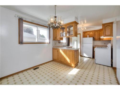 17 Kara Lee Court, Guelph, ON - Indoor Photo Showing Kitchen With Double Sink