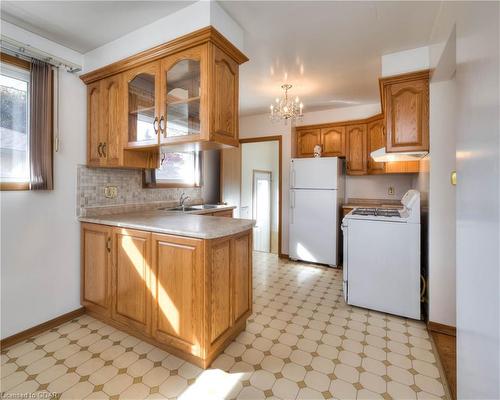 17 Kara Lee Court, Guelph, ON - Indoor Photo Showing Kitchen With Double Sink