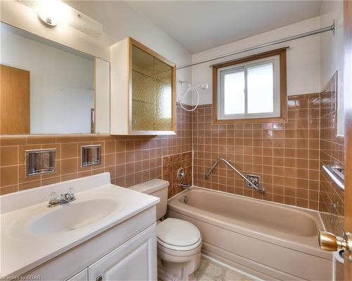 17 Kara Lee Court, Guelph, ON - Indoor Photo Showing Bathroom