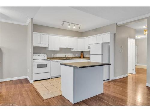 311-60 Wyndham Street S, Guelph, ON - Indoor Photo Showing Kitchen