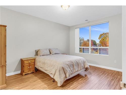 311-60 Wyndham Street S, Guelph, ON - Indoor Photo Showing Bedroom