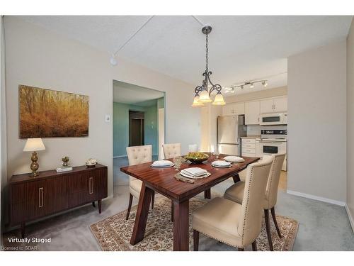 402-93 Westwood Road, Guelph, ON - Indoor Photo Showing Dining Room