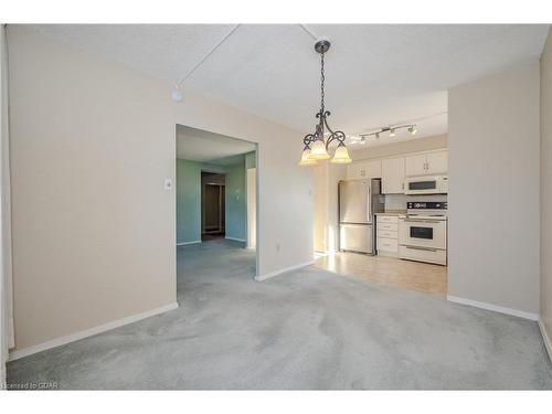 402-93 Westwood Road, Guelph, ON - Indoor Photo Showing Kitchen