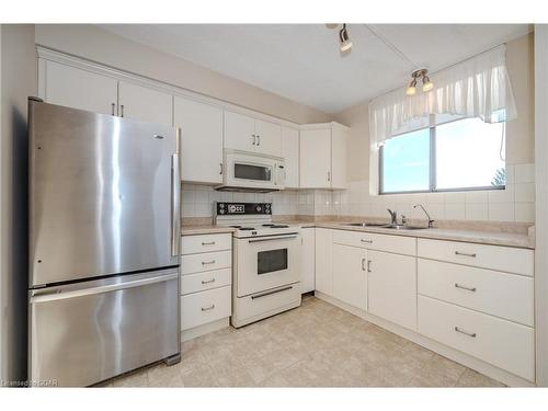 402-93 Westwood Road, Guelph, ON - Indoor Photo Showing Kitchen With Double Sink