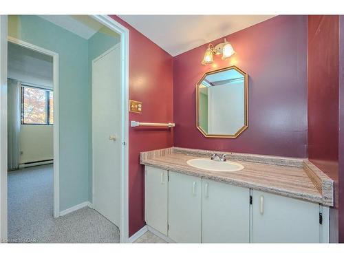 402-93 Westwood Road, Guelph, ON - Indoor Photo Showing Bathroom