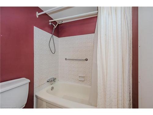 402-93 Westwood Road, Guelph, ON - Indoor Photo Showing Bathroom