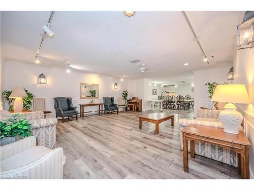 402-93 Westwood Road, Guelph, ON - Indoor Photo Showing Living Room