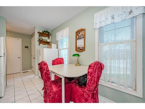 15-60 Ptarmigan Drive, Guelph, ON - Indoor Photo Showing Dining Room