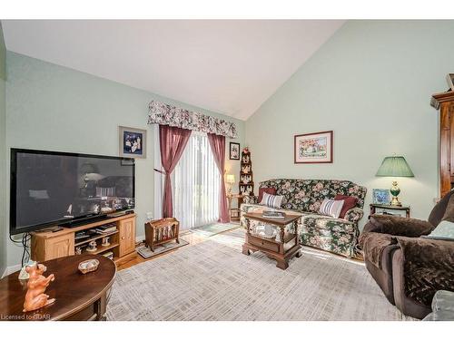 15-60 Ptarmigan Drive, Guelph, ON - Indoor Photo Showing Living Room