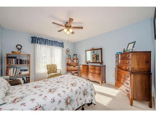 15-60 Ptarmigan Drive, Guelph, ON - Indoor Photo Showing Bedroom