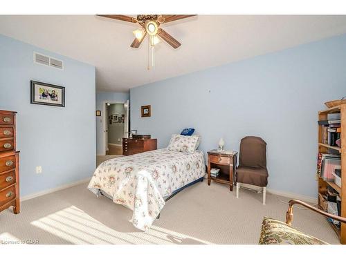 15-60 Ptarmigan Drive, Guelph, ON - Indoor Photo Showing Bedroom