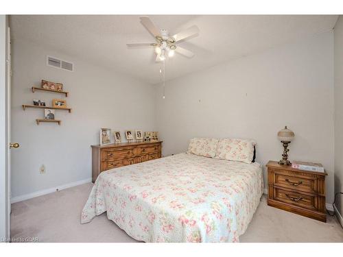 15-60 Ptarmigan Drive, Guelph, ON - Indoor Photo Showing Bedroom