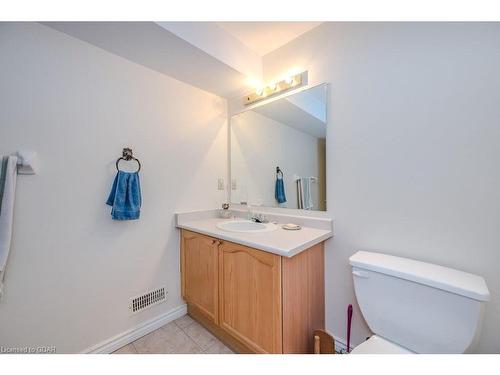 15-60 Ptarmigan Drive, Guelph, ON - Indoor Photo Showing Bathroom