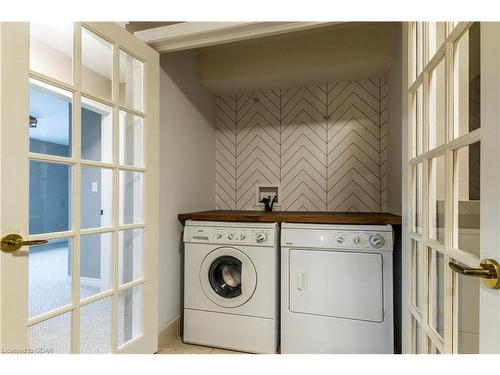 202-904 Paisley Road, Guelph, ON - Indoor Photo Showing Laundry Room