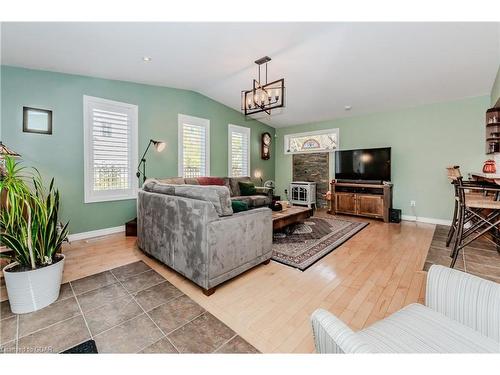 119 Bristol Street, Guelph, ON - Indoor Photo Showing Living Room