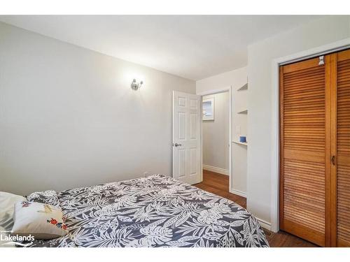 255 Brown Street, Gravenhurst, ON - Indoor Photo Showing Bedroom