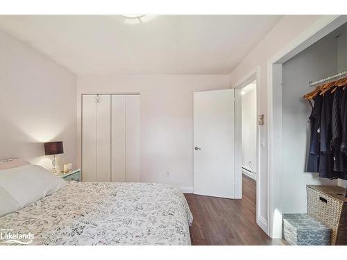 255 Brown Street, Gravenhurst, ON - Indoor Photo Showing Bedroom