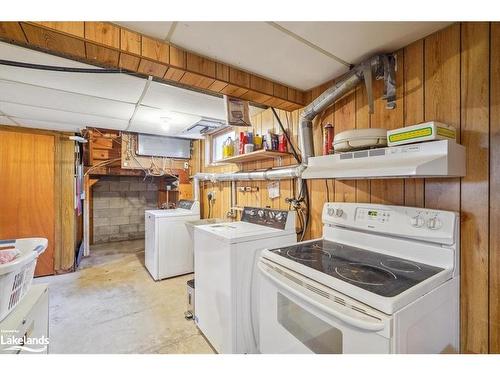 255 Brown Street, Gravenhurst, ON - Indoor Photo Showing Laundry Room