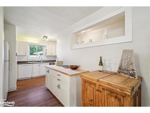 255 Brown Street, Gravenhurst, ON - Indoor Photo Showing Kitchen