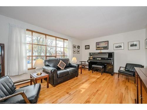 40 Keats Crescent, Guelph, ON - Indoor Photo Showing Living Room