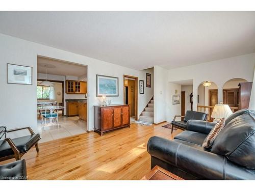 40 Keats Crescent, Guelph, ON - Indoor Photo Showing Living Room