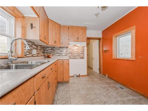 338 Garafraxa Street, Fergus, ON - Indoor Photo Showing Kitchen With Double Sink