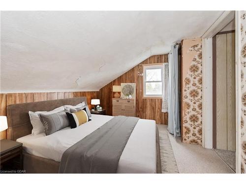 338 Garafraxa Street, Fergus, ON - Indoor Photo Showing Bedroom