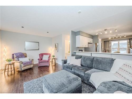 6-426 Grange Road, Guelph, ON - Indoor Photo Showing Living Room