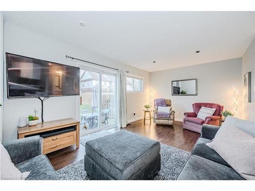 6-426 Grange Road, Guelph, ON - Indoor Photo Showing Living Room