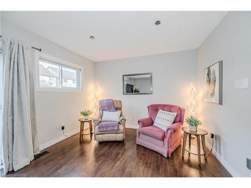 6-426 Grange Road, Guelph, ON - Indoor Photo Showing Living Room