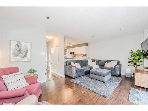 6-426 Grange Road, Guelph, ON - Indoor Photo Showing Living Room