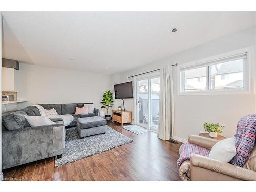 6-426 Grange Road, Guelph, ON - Indoor Photo Showing Living Room