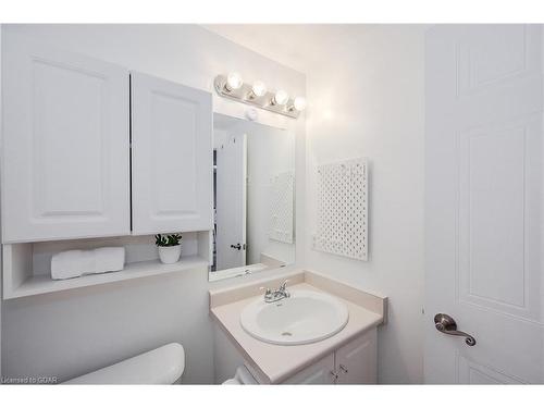 6-426 Grange Road, Guelph, ON - Indoor Photo Showing Bathroom