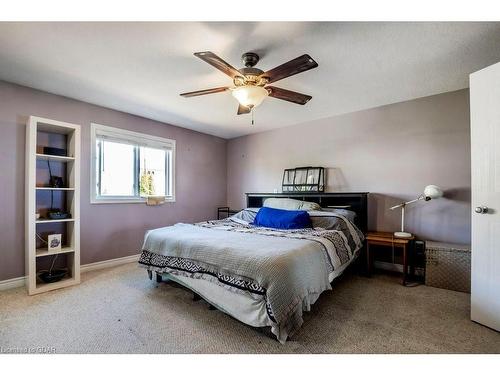 10-20 Shackleton Drive, Guelph, ON - Indoor Photo Showing Bedroom