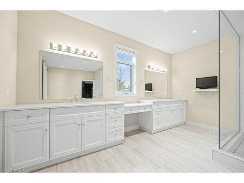 84 Mccann Street, Guelph, ON - Indoor Photo Showing Bathroom