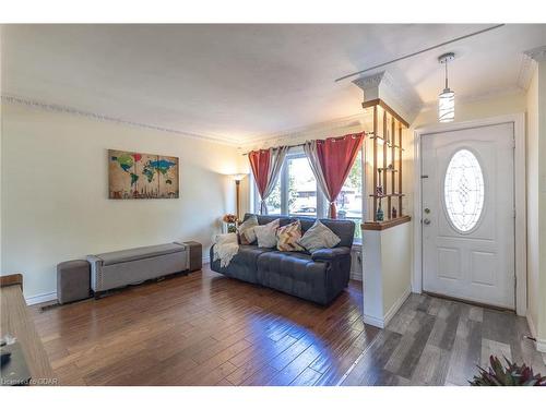 200 Alma Street N, Guelph, ON - Indoor Photo Showing Living Room