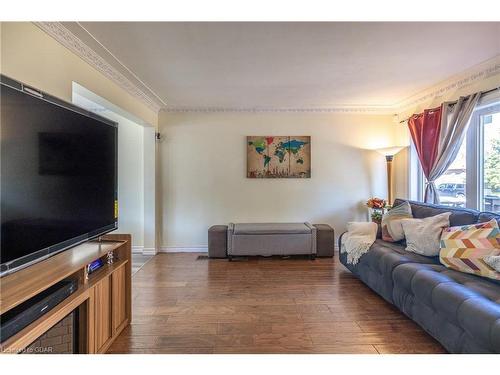 200 Alma Street N, Guelph, ON - Indoor Photo Showing Living Room