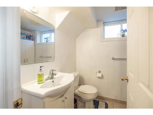 200 Alma Street N, Guelph, ON - Indoor Photo Showing Bathroom